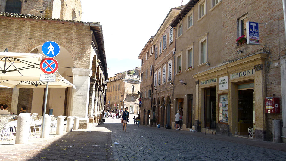 P1020429-Urbino.jpg