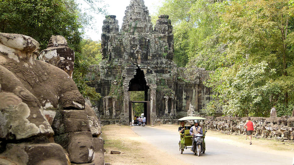 P1010346_Siegestor_Angkor_Thom.jpg