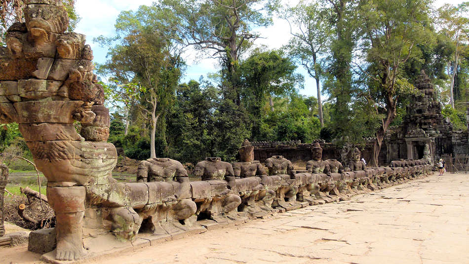 P1010453_Siegestor_Angkor_Thom.jpg