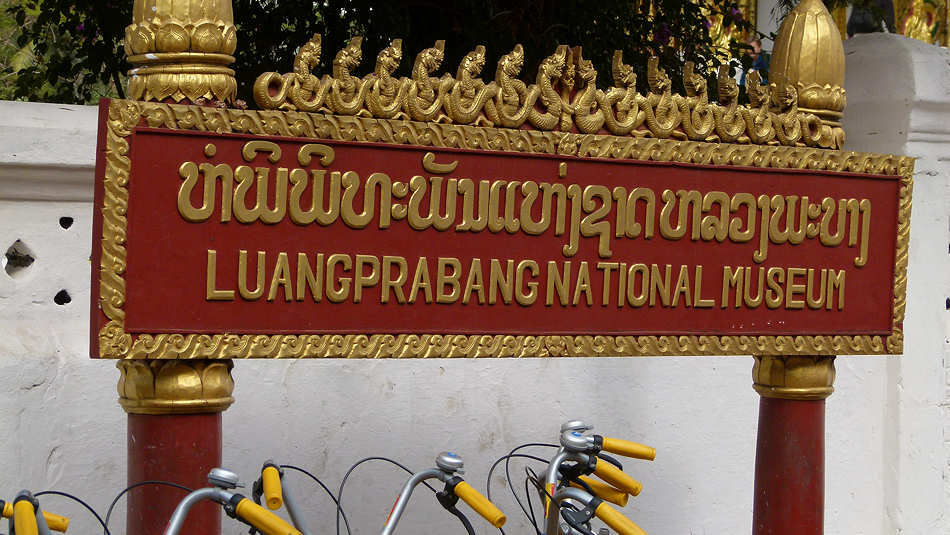 P1000546_Luang_Prabang_Palastmuseum_Ho_Kham.jpg