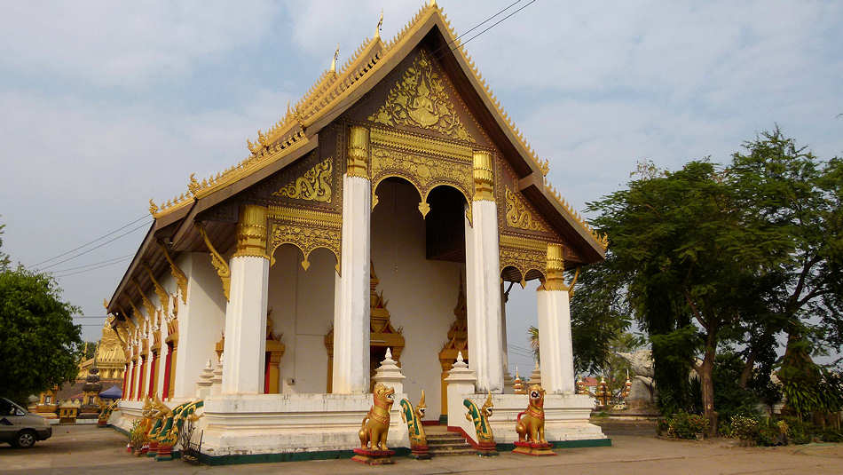 P1000826_Vat_That_Luang_Tai_Vientiane.jpg