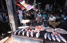 Thumbnail of Myanmar 2000-01-128.jpg