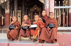 Thumbnail of Myanmar 2000-01-198.jpg