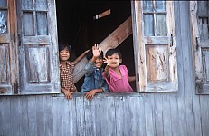 Thumbnail of Myanmar 2000-02-076.jpg