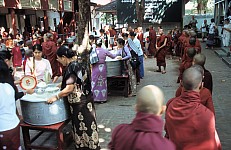 Thumbnail of Myanmar 2000-02-128.jpg