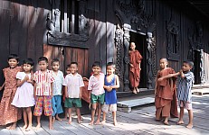 Thumbnail of Myanmar 2000-02-185.jpg