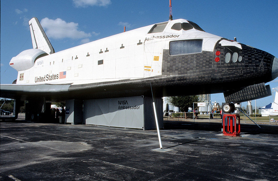 Florida 01-083_Space Shuttle.jpg